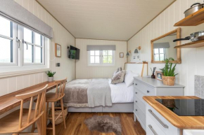 NEW! Secluded lodge with spectacular views of Bath